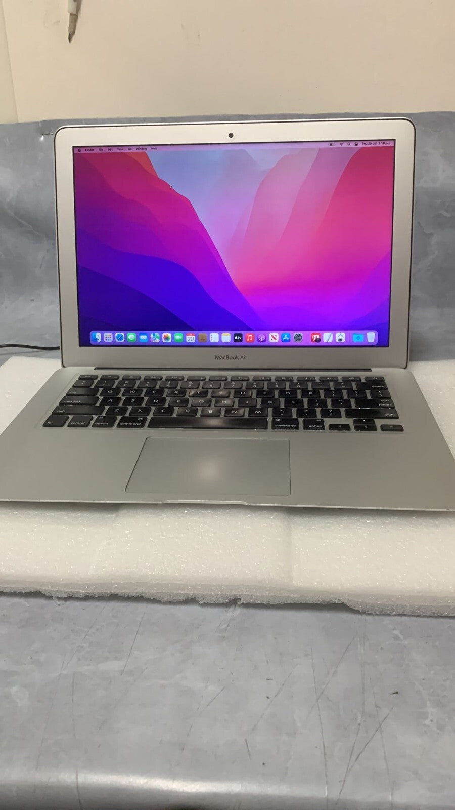 Apple Macbook Air 13." A1466 2017 i5 1.8GHz 8GB RAM 128GB SSD macOS Monterey