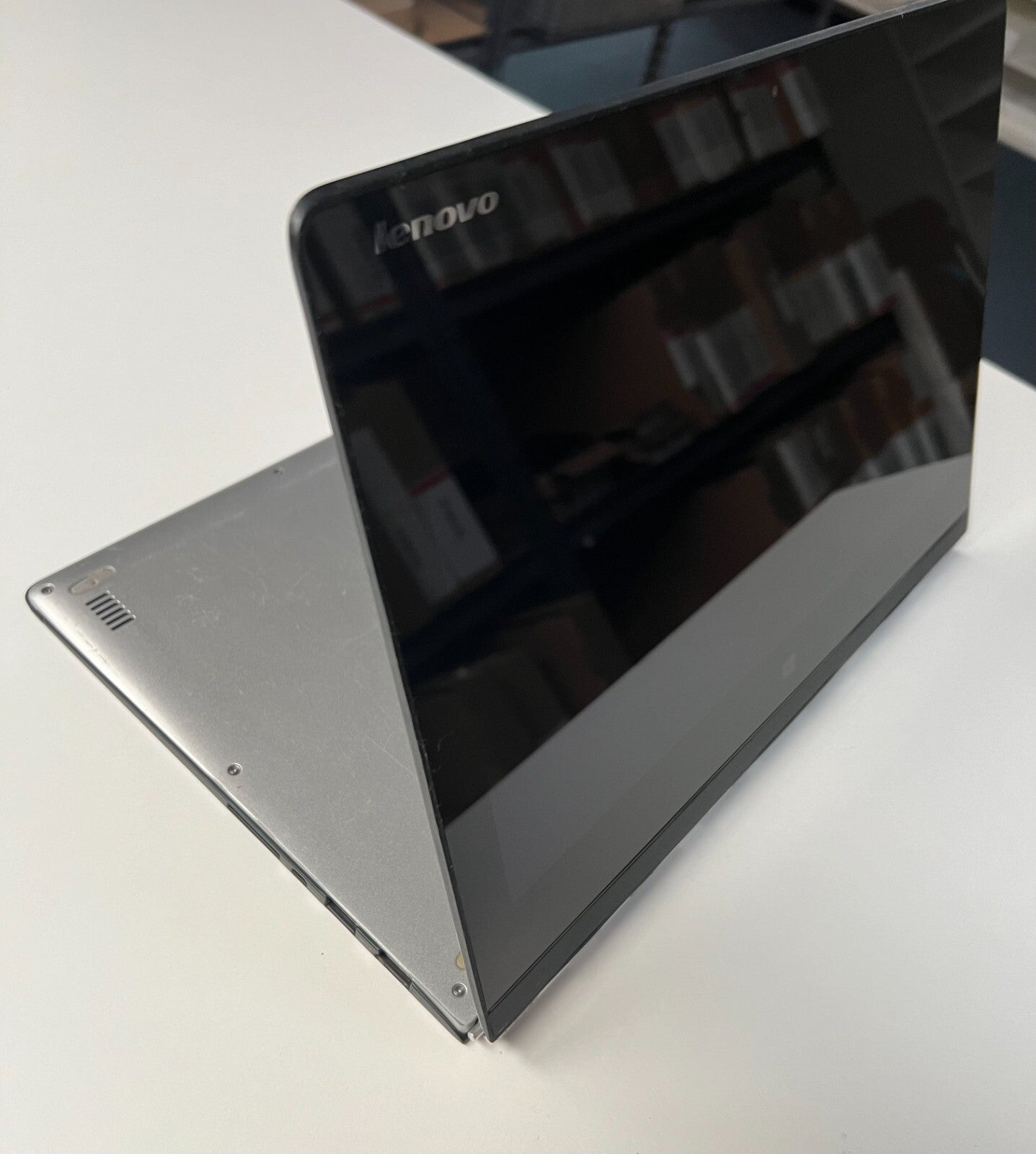 Lenovo Yoga 3 Pro M-5Y71 13." Touchscreen Convertible 8GB RAM 256 SDD  Window 11